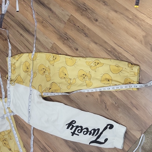 LOONEY TUNES Yellow Cream Tweety Bird Sweatshirt Jogger Set - Picture 3 of 12